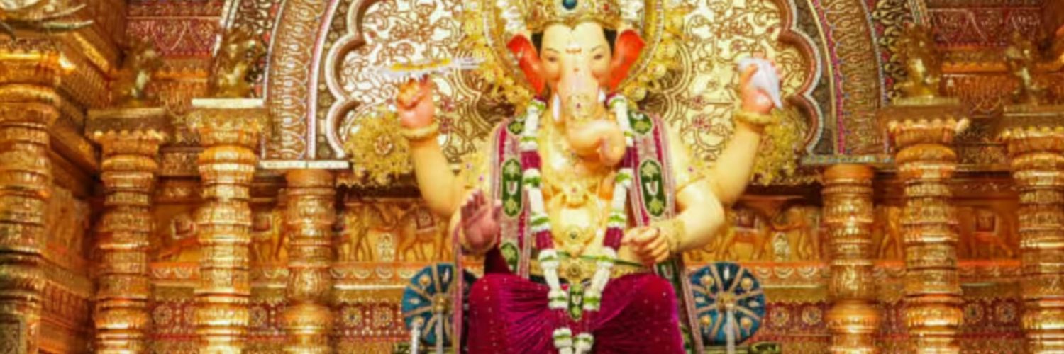 Lalbaughcha Raja 2025 LIVE darshan (1)